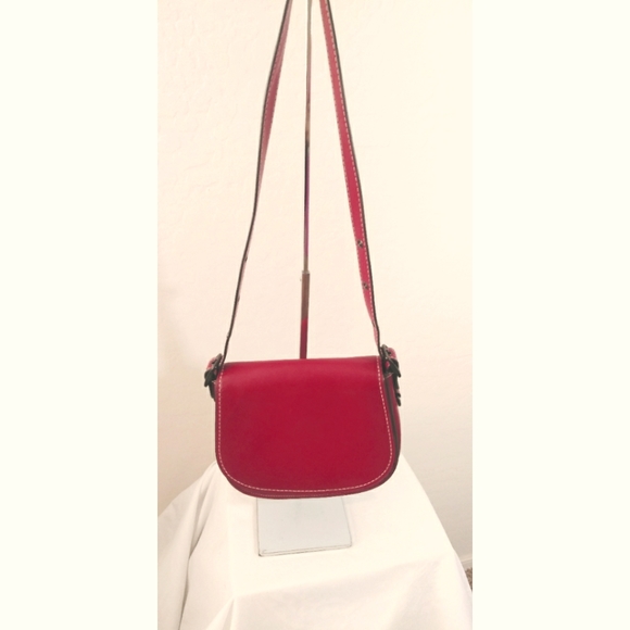 Coach Handbags - NWOT COACH Glove Tanned leather crossbody